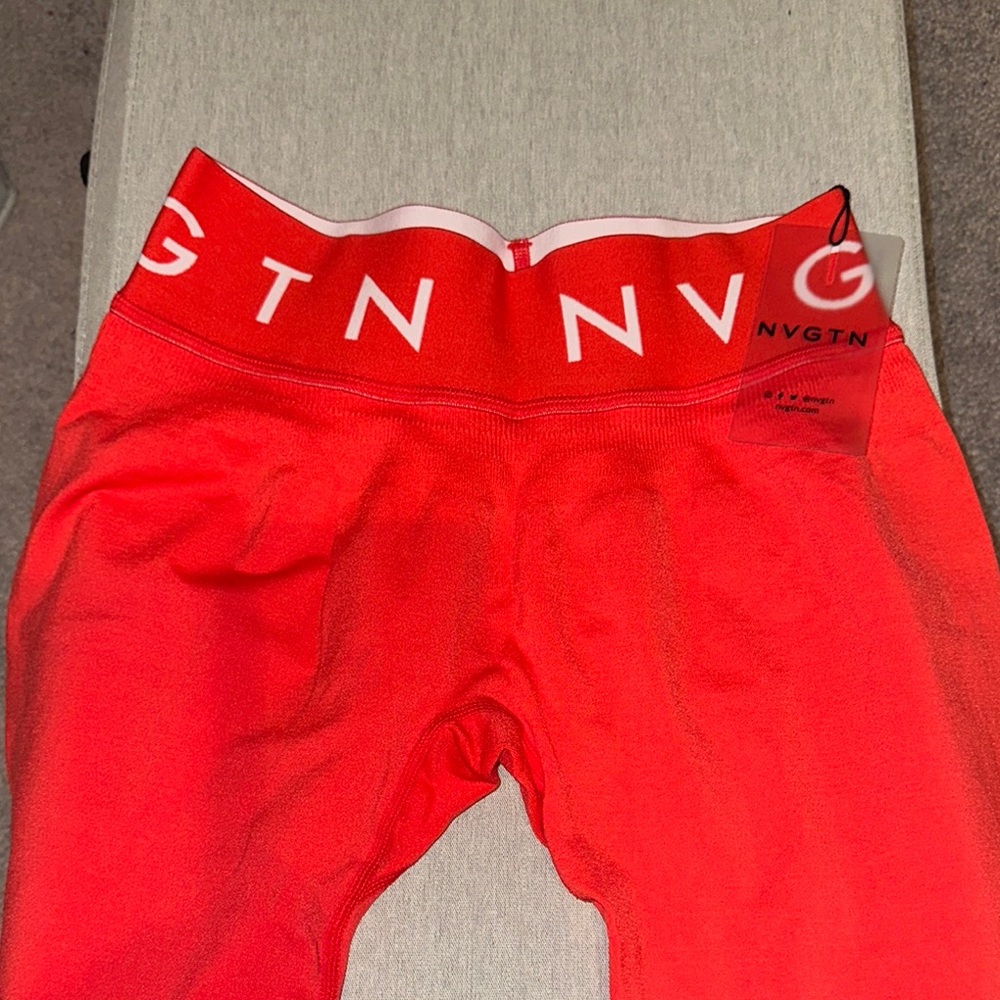 NVGTN scarlett sport seamless leggings. NWT. size medium